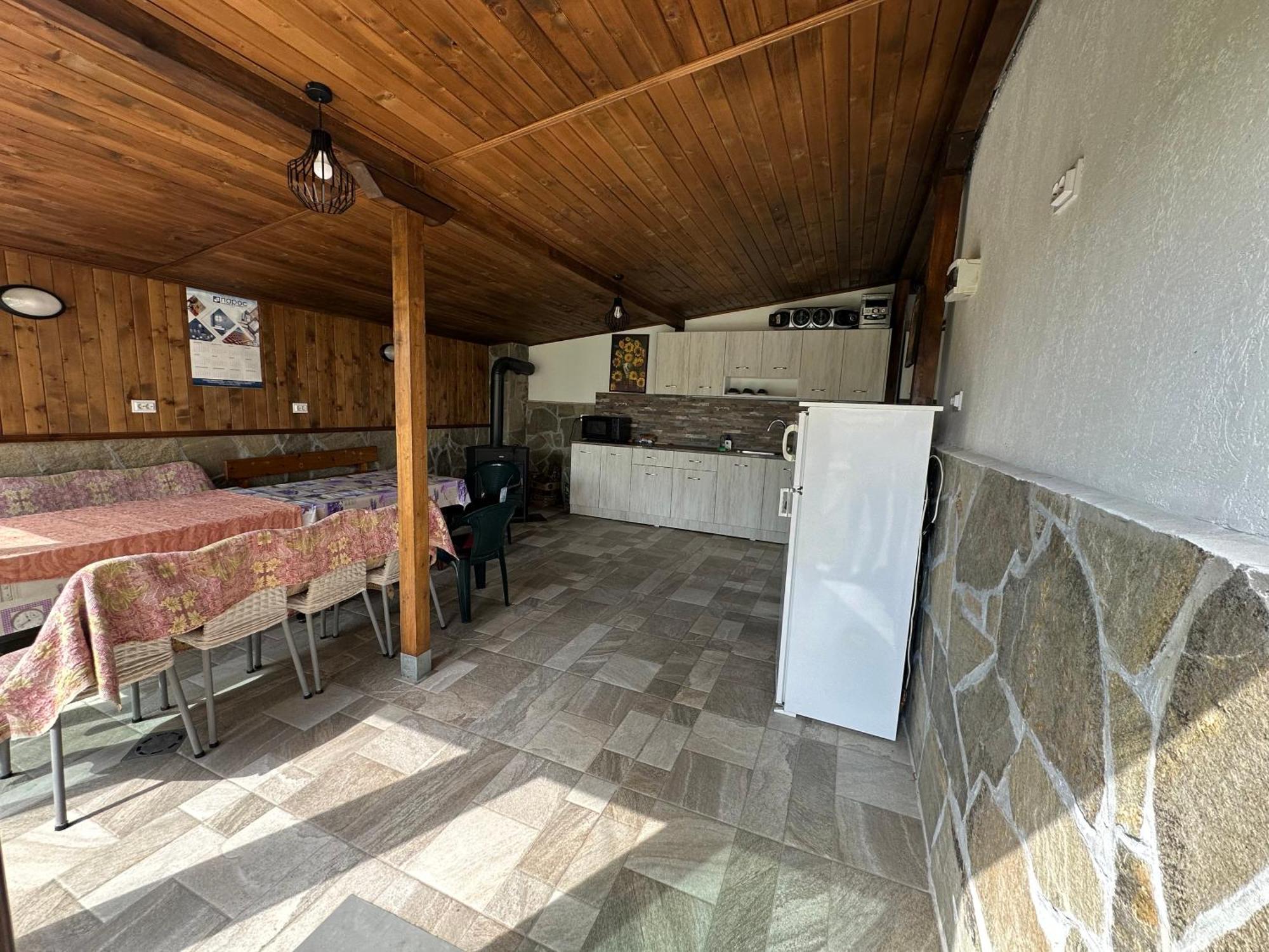 Velkovski Guest House Chisarja Exteriör bild
