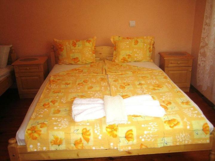 Velkovski Guest House Chisarja Exteriör bild