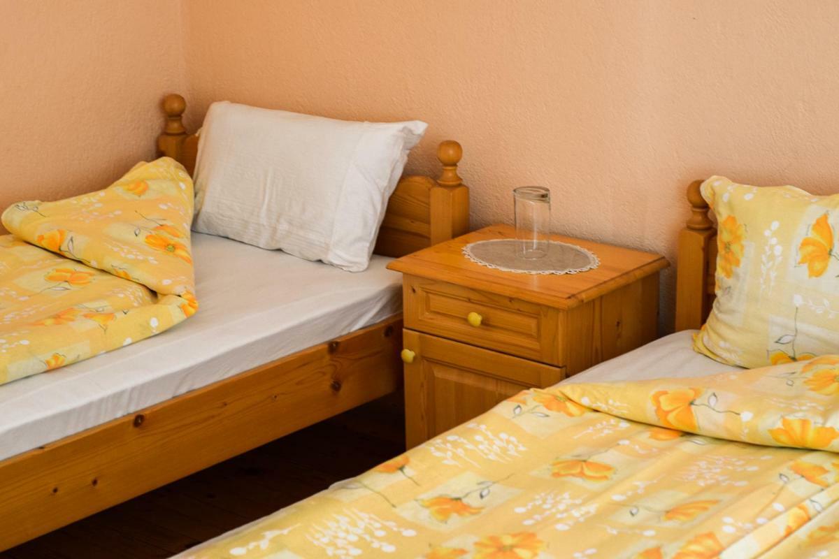 Velkovski Guest House Chisarja Exteriör bild