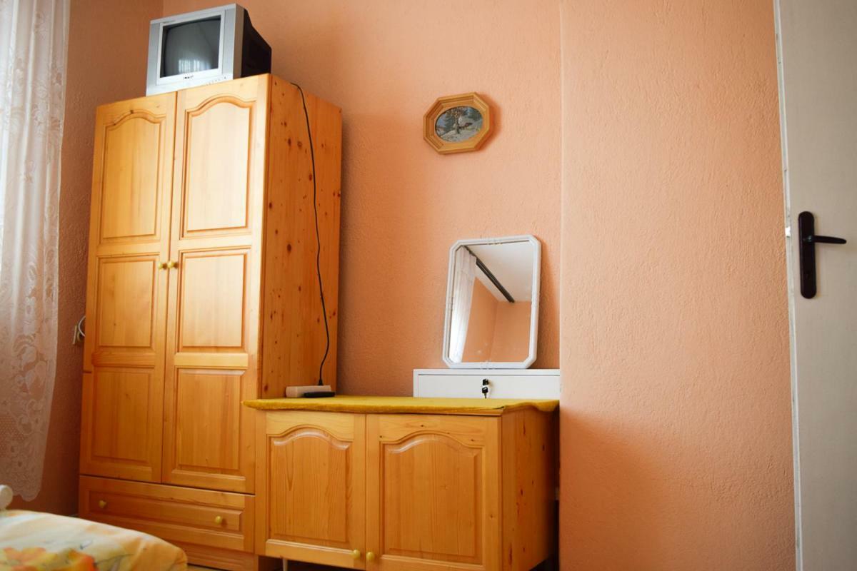 Velkovski Guest House Chisarja Exteriör bild