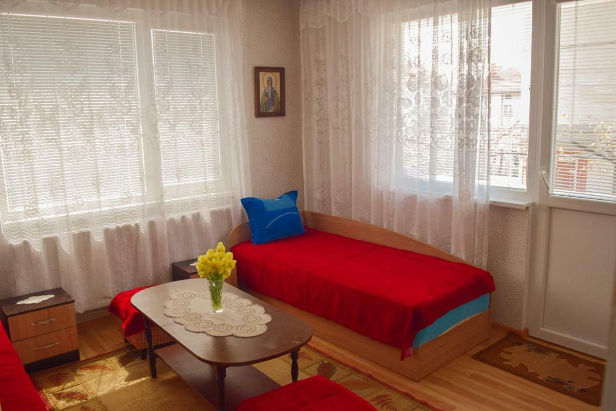 Velkovski Guest House Chisarja Exteriör bild