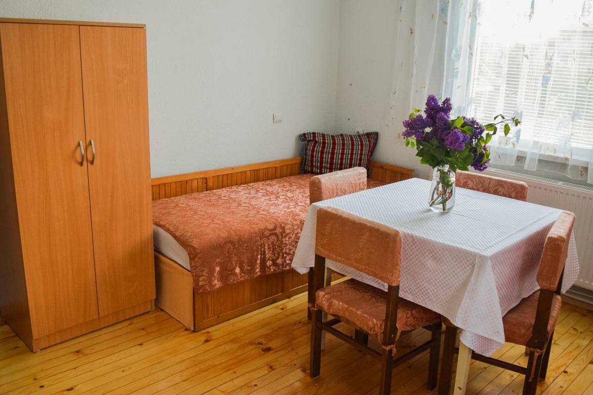 Velkovski Guest House Chisarja Exteriör bild