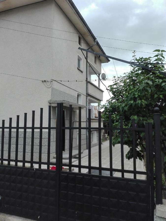 Velkovski Guest House Chisarja Rum bild
